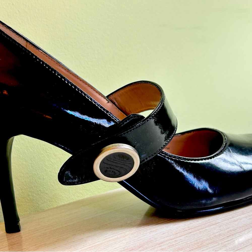 Tahari black patent heels size 9